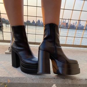 Steve Madden Cobra size 7